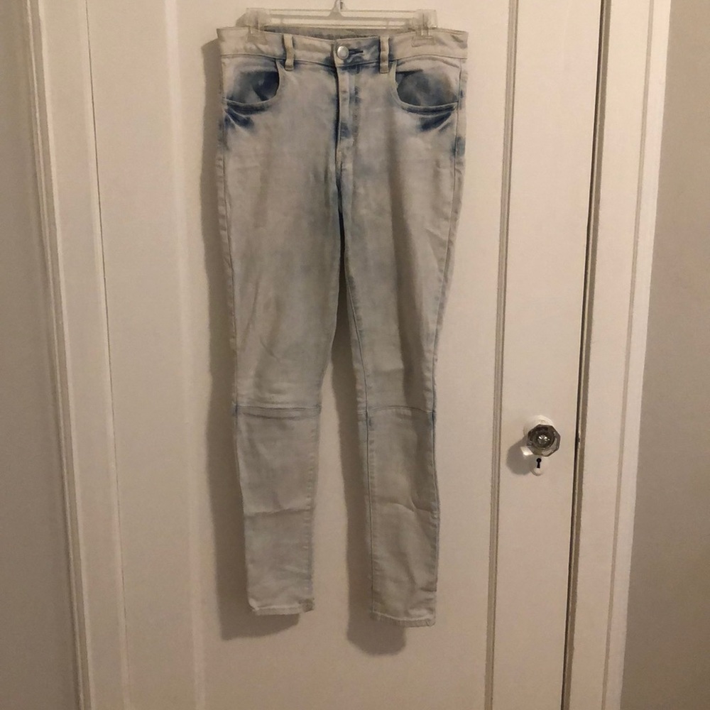 Extremely Light blue American eagle jeans